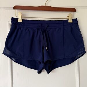 Lululemon Hotty Hot Lined Shorts 2.5" size 6 in Navy